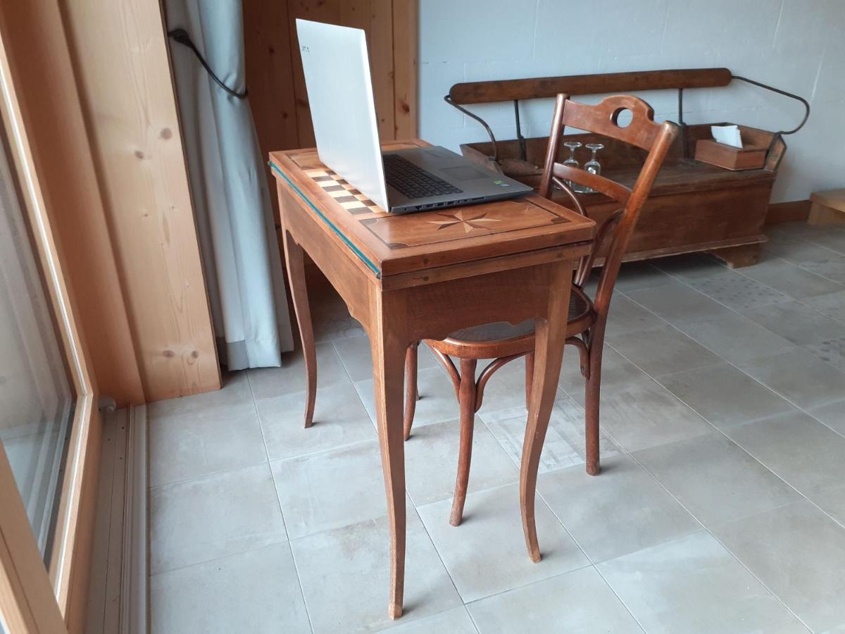 Les Abeilles Panzió Romont Kültér fotó