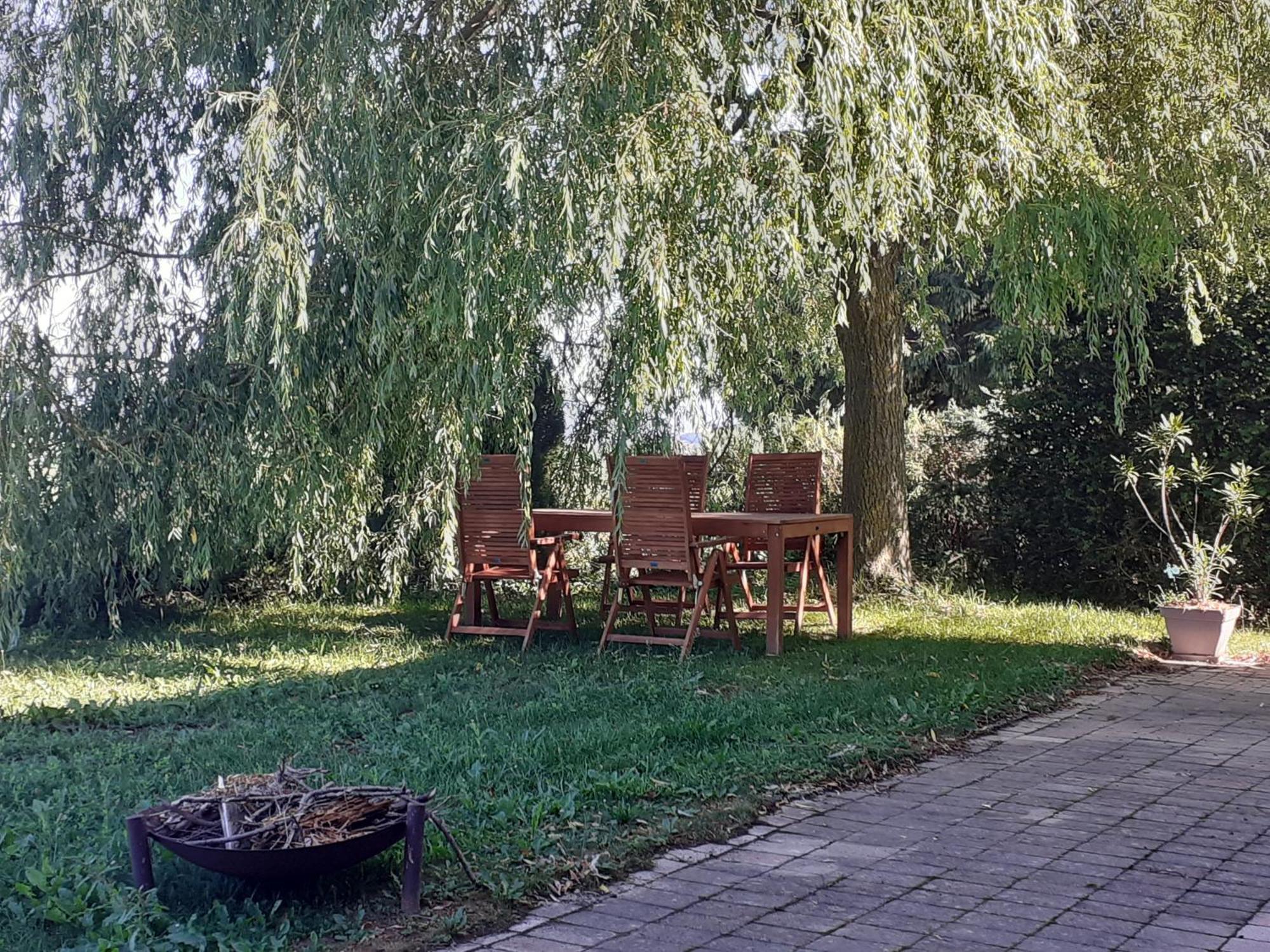 Les Abeilles Panzió Romont Kültér fotó
